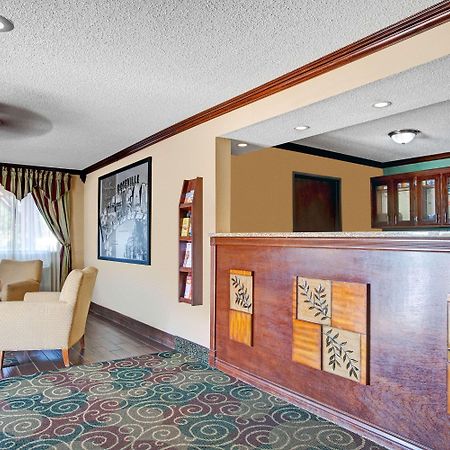 Super 8 By Wyndham Roseville/Detroit Area מראה חיצוני תמונה