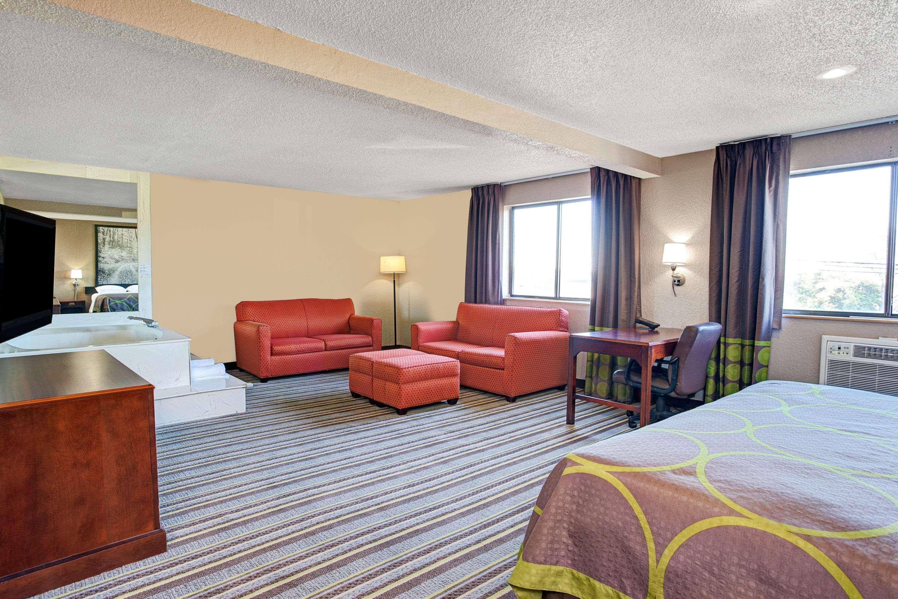 Super 8 By Wyndham Roseville/Detroit Area מראה חיצוני תמונה