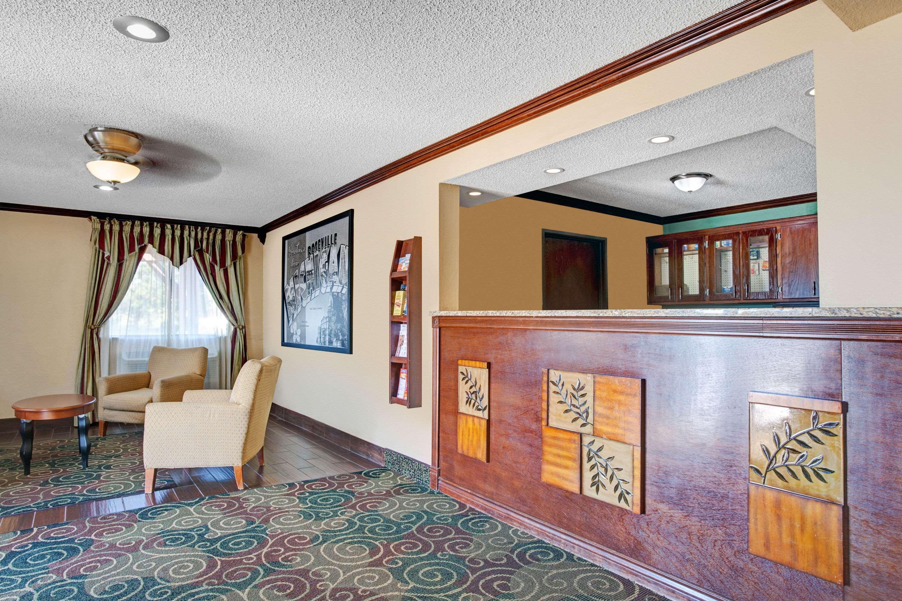 Super 8 By Wyndham Roseville/Detroit Area מראה חיצוני תמונה