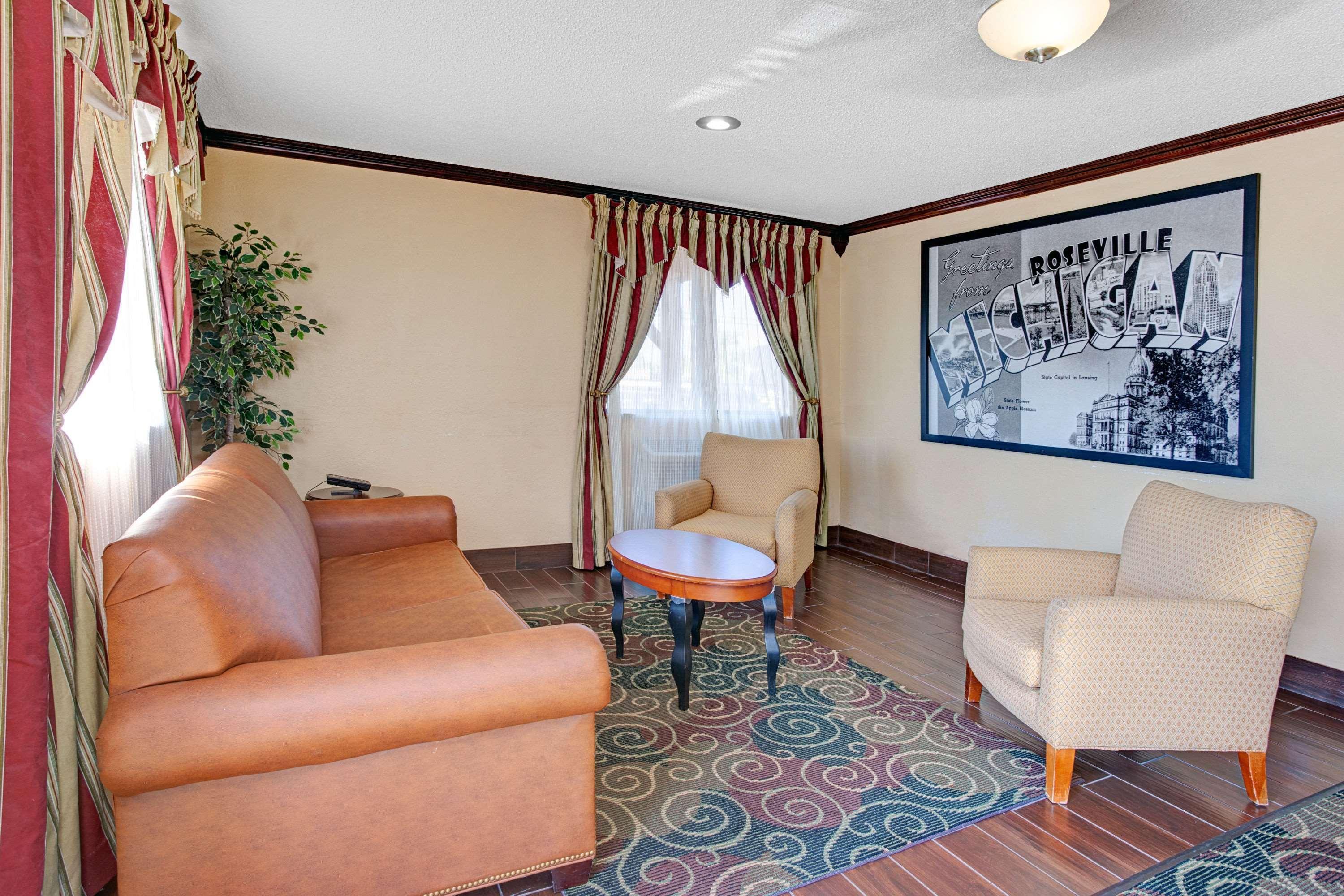 Super 8 By Wyndham Roseville/Detroit Area מראה חיצוני תמונה