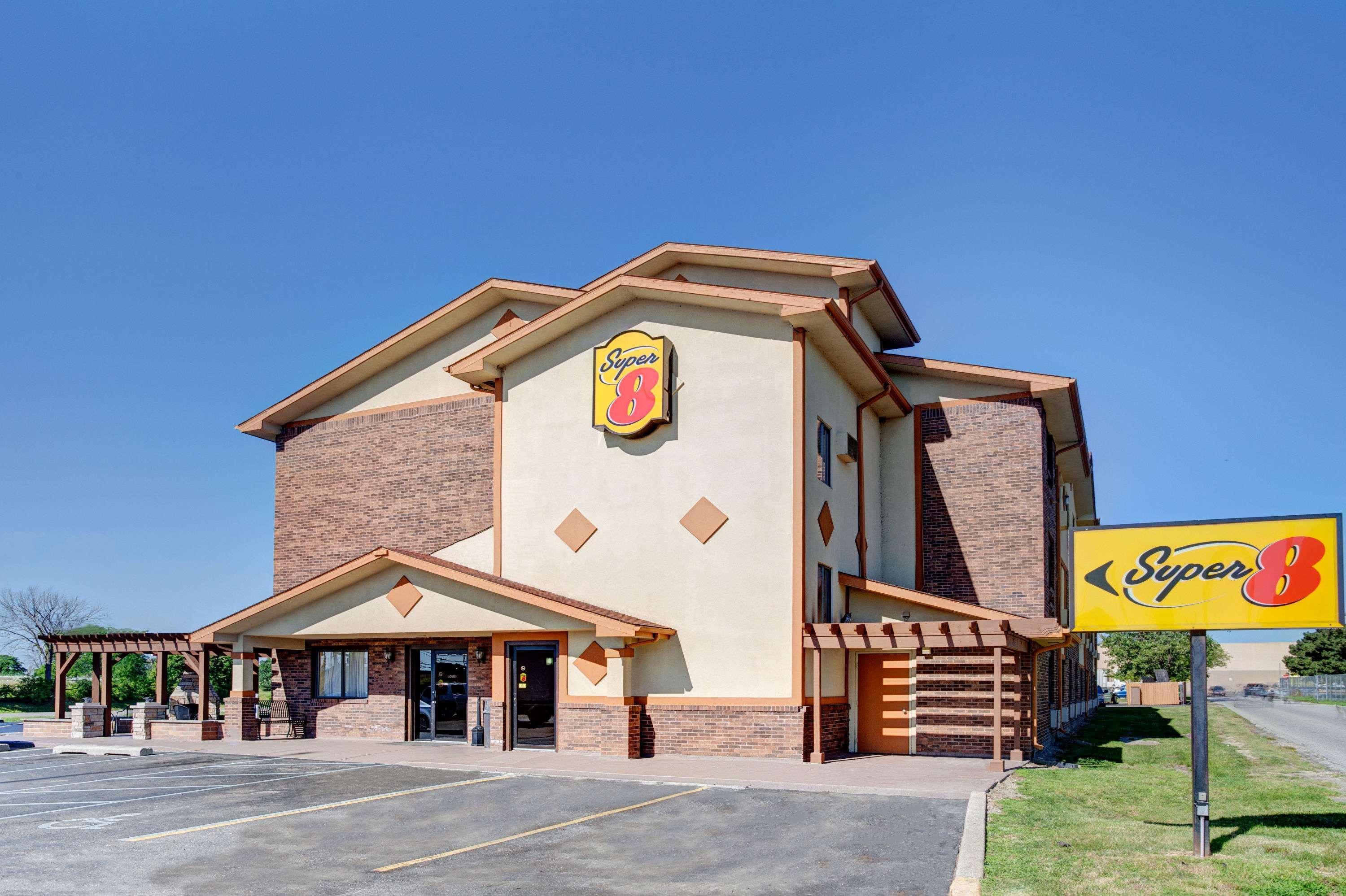 Super 8 By Wyndham Roseville/Detroit Area מראה חיצוני תמונה