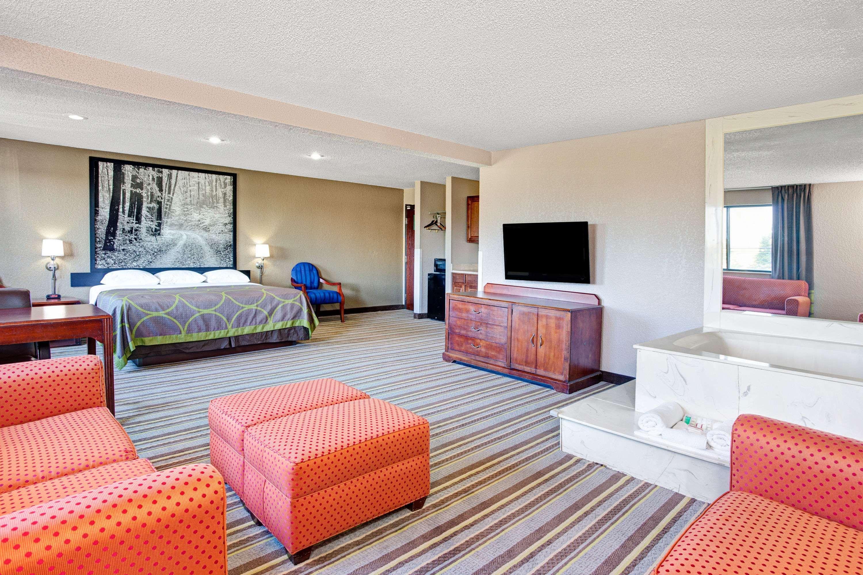 Super 8 By Wyndham Roseville/Detroit Area מראה חיצוני תמונה