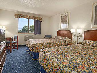 Super 8 By Wyndham Roseville/Detroit Area חדר תמונה