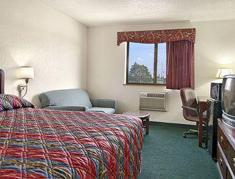 Super 8 By Wyndham Roseville/Detroit Area חדר תמונה